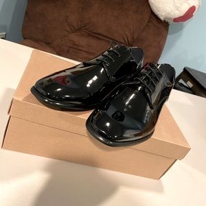 Steve Madden dress shoes never worn, size 10. All original packaging!
